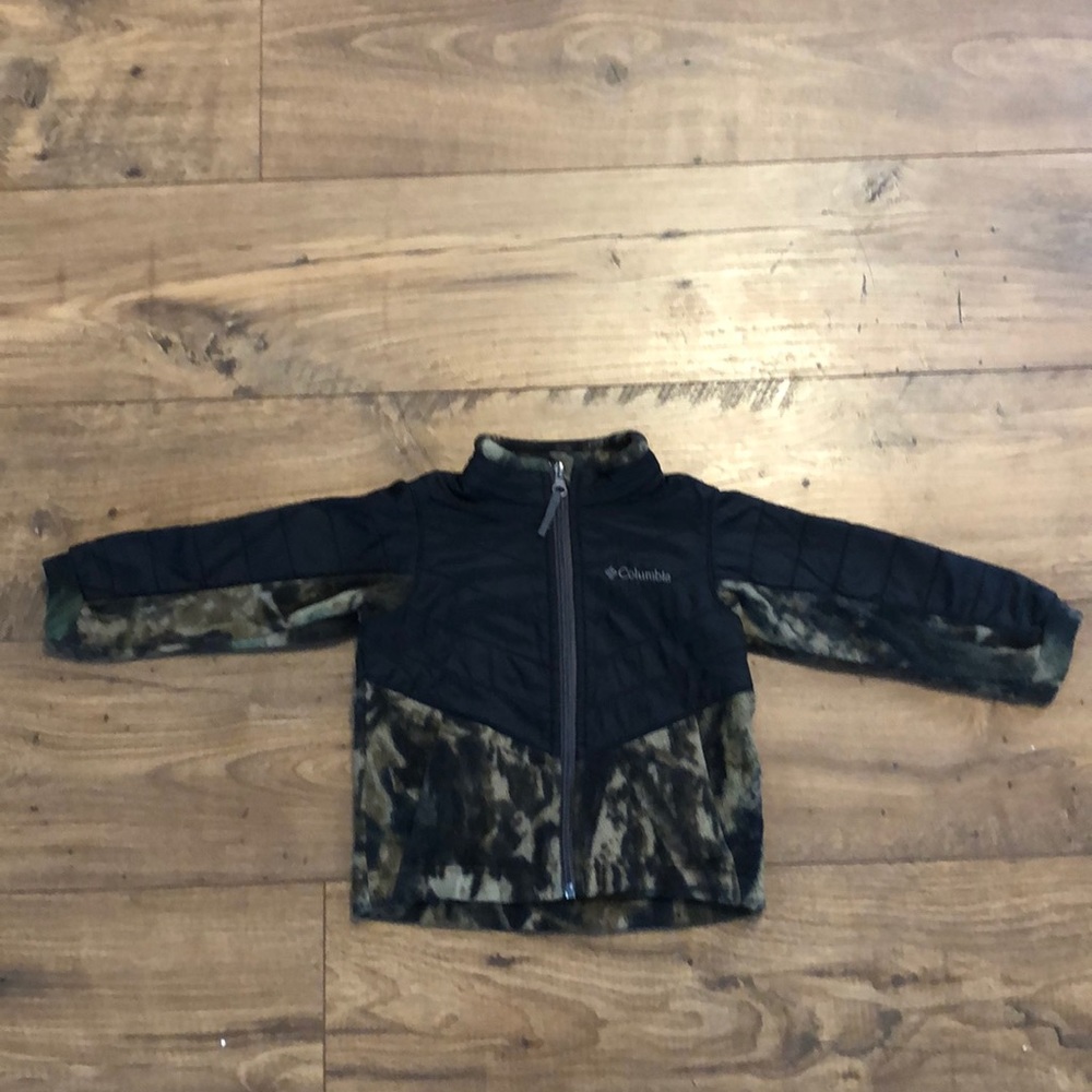 2T Columbia camouflage brown and black fleece.